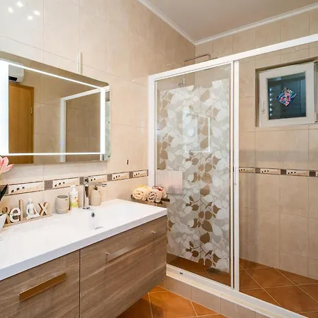 Beautiful In With House Sea View Apartman *